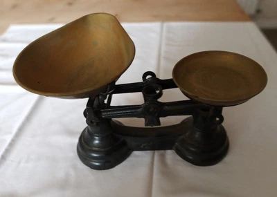 £13 • Buy Vintage Cast  Kitchen Weighing  Scales -  With - 6 - Brass Weights