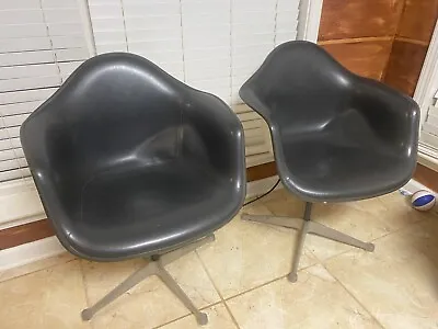 Vintage Herman Miller Chair Swivel Original   • $600