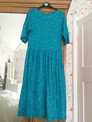£5 • Buy Laura Ashley Floral Dress Size 10