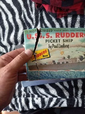 VINTAGE LINDBERG MOTORIZED MADE U.S.S. RUDDER ROW PICKET SHIP-break In Box  • $85