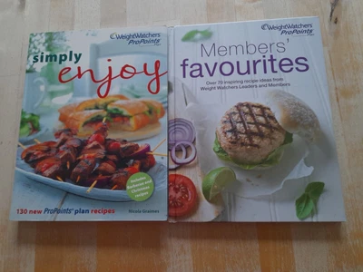 £3 • Buy 2 X Weight Watchers ProPoints Recipe Books - Member's Favourites & Simply Enjoy