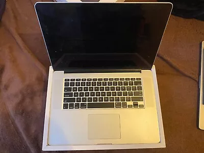 MacBook Pro 15 Inch Mid 2015 Quad Core I7 2.8Ghz 16Gb RAM *1 TB*  *NEW BATTERY* • £250