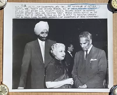 1957 Vintage Press Photo Maharaja Y. Singh Vijaya Lakshmi Pandit Krishna Menon • $35