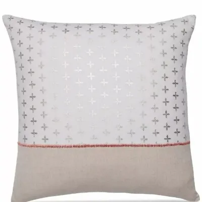 Martha Stewart Colorblocked Quatrefoil Stamp DECORATIVE PILLOW 18 X18  • £14.25