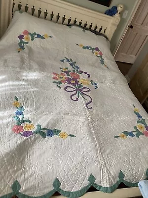 Pretty Vintage Floral Applique Lightweight Quilt - Hand Quilted  -  84x72” • $176.25