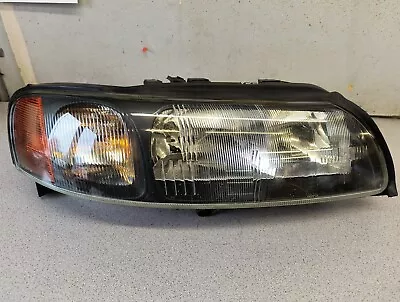 2001 2002 2003 2004 Volvo V70 XC70 Right Passenger RH Side Headlight OEM 8693544 • $84.95