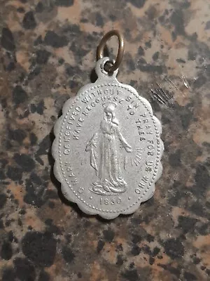 Vintage Virgin Mary Miraculous Medal • $10