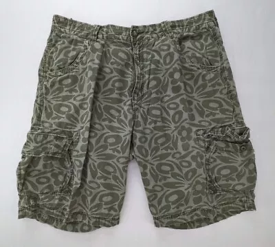 Vintage Tommy Bahama Mens 33W Cactus Green Floral Print Beach Shorts Logo • $29