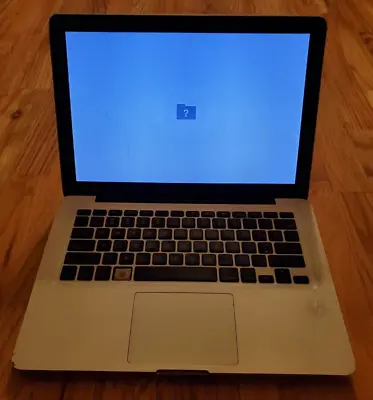 Apple Aluminum MacBook | Late 2008 | 4GB RAM | Powers On | For Parts! • $43