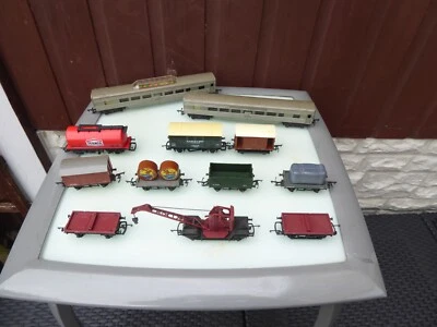 £27.99 • Buy 12 X Triang & Hornby OO Gauge Mixed Rolling Stock - 10 X Wagons & 2 X Coaches