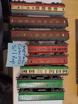 00 Gauge 8 Metal Coaches • £15