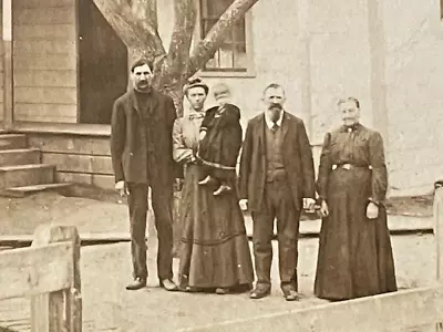 Antique Portrait Photograph Of 1800s Family Outside House Hand Crank Water Press • $6.95