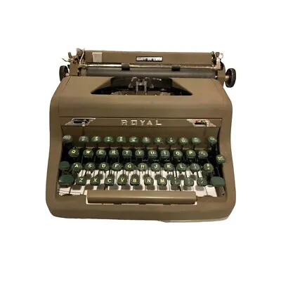 Vintage 1952 Royal Quiet De Luxe Manual Typewriter With Case • $49.50