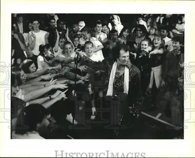1993 Press Photo Elvis Impersonator At Benjamin Franklin H.S. Annual Sock Hop • $19.99