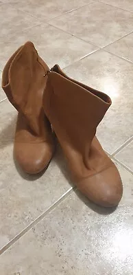 EOS Leather Boots Size 40 Au 9 • $22.50