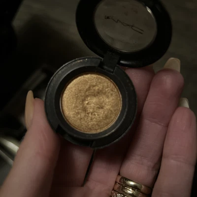 £2.50 • Buy Mac Eyeshadow Single Amber Lights