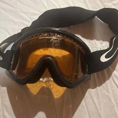 Vintage Oakley Ski Snowmobile Goggles Black With Snow Amber ￼ • $18.99