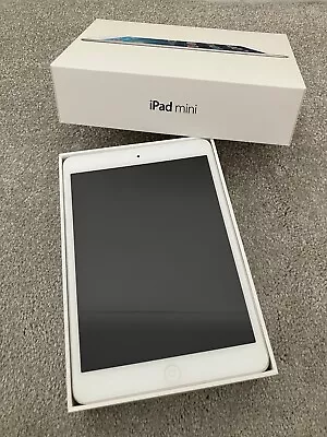 Apple IPad Mini 1st Gen. 16GB Wi-Fi 7.9in - White & Silver • £20