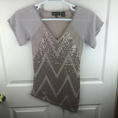 Women's Miss Me Short Sleeve Asymmetrical V-Neck Shirt Glitter Size Small • $18.97