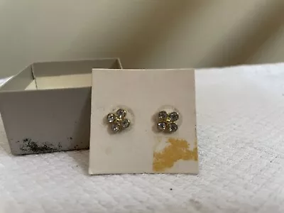 Avon Vintage 1979 Iceflower Pierced Earrings • $5