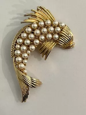 Vintage Good Tone Pearl Fish Brooch • $24