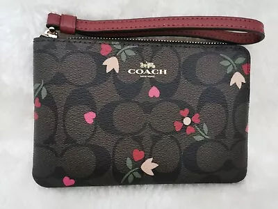 Coach Corner Zip Wristlet In Signature Canvas With Heart Petal Print- Brand New  • £59