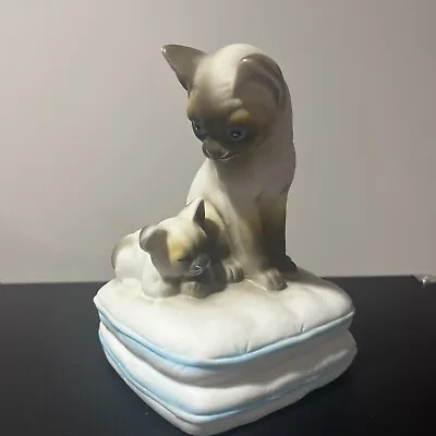 VTG MANN Cat Kitten On Pillow Figurine/Music Box Plays You Light Up My Life • $16.25