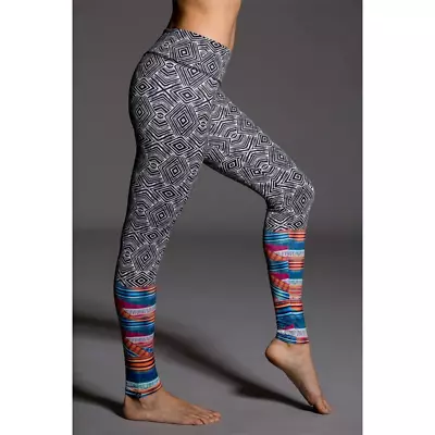 Onzie Graphic Leggings XS Tribal Effect Contrast Print Mid Rise Active Boho • $10