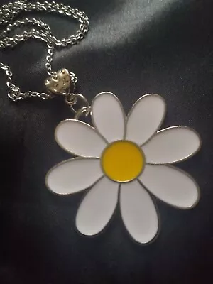 Ladies Daisy Necklace Stainless Steel 60cm Chain Cute Jewellery NEW • £4.75