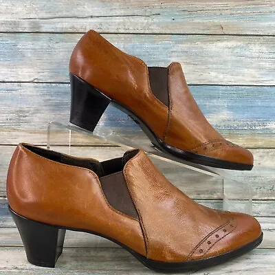 Munro Womens Size 8 Narrow Brown Leather Wingtip Ankle Booties • $30