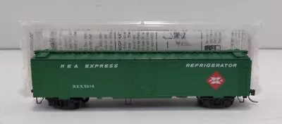 Micro-Trains 05200020 N REA 52' 2  Riveted Steel Plug Door Express Reefer #7215 • $20.49
