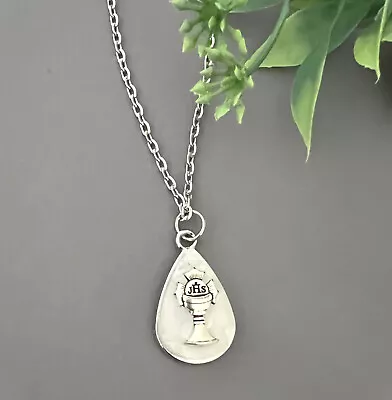 Mother Of Pearl GIRL 1st First Holy COMMUNION Necklace Holy Medal Charm Gift NEW • $14.99