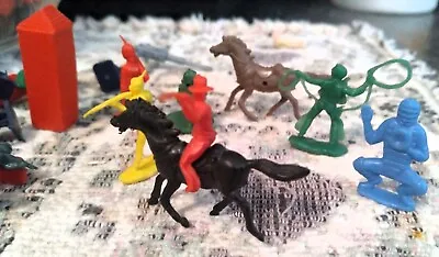 Lot Of Micro 1” Miniature Army Men Cowboy British Baseball Toy Figurines • $3