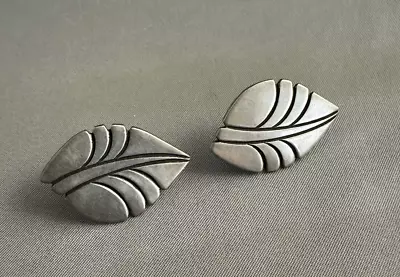 Vintage STEVE YELLOWHORSE Sterling Silver Leaf Motif Earrings • $30