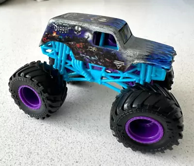 MONSTER JAM Son-Uva Digger Series 32 Truck 1:64 Rare Hot Wheels *NEW* • £2.99