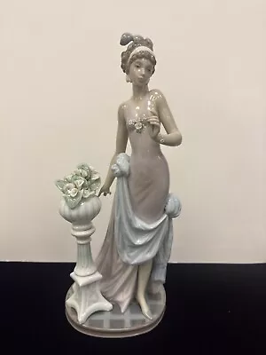 Lladro 5377  A Touch Of Class   Woman W/ Calla Lilies-No Box-Excellent Condition • $200