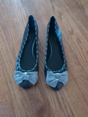 New Makowsky Classics 10M Leather Befula Flats Black W/ Gray Bow • $22.99