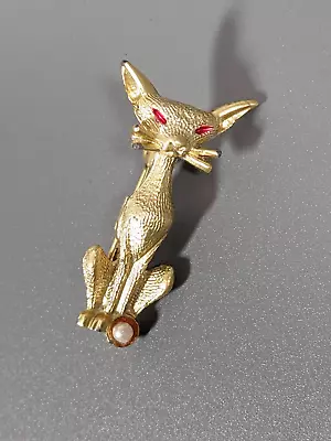 Vintage Gold Tone Siamese Cat Sitting Pin Brooch Faux Pearl • $6.99