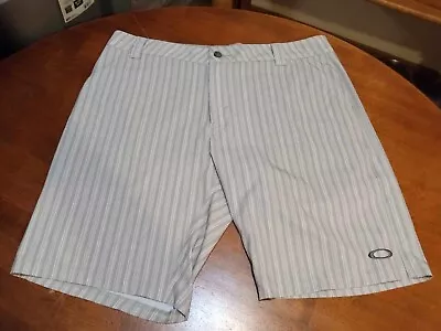 Oakley Mens Light Green Striped Golf Shorts Size 36W • $11.99