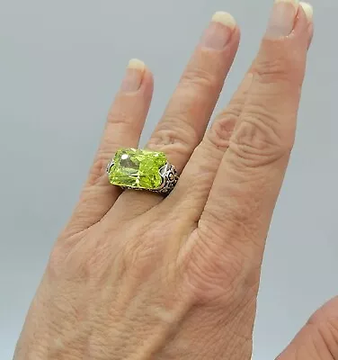 Vtg Ring Sz 7 Lg Green Peridot Cubic Zirconia Chunky Medieval Fashion Jewelry • $49.99