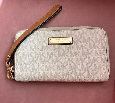 Michael Kors Signature Logo Jet Set Wallet/Clutch • $58