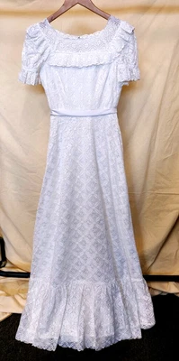£8.49 • Buy Ladies VINTAGE Hand Made White Lace Floor Length Wedding Dress Size UK6/8 CG I04