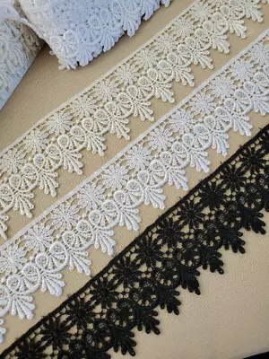 2 3/4 Inch Medallion Venise Lace  Sold By The Yard • $3.50