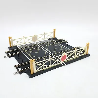 Hornby R636 Crossing Open Gates Type - Very Good Condition • £21.99