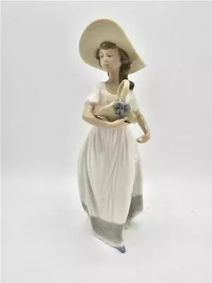 9  Nao Lladro Porcelain Girl Holding Basket Figurine Ornament 2473 Year 1993 • £6.99