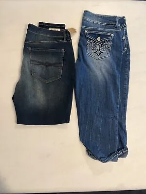 Women’s Jeans Lot Of 2 Size 15 “New” Stretch & Capris • $30