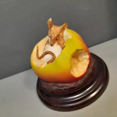 Country Artists Mouse Sleeping In Apple Sculpture 1994 Rare Collectible  • £19.99