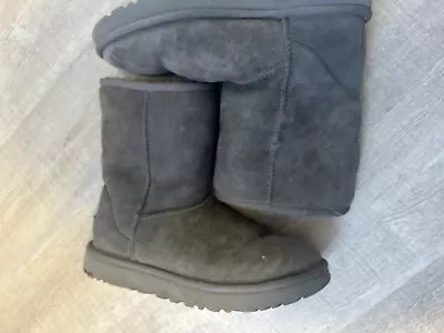 Grey Uggs • $25