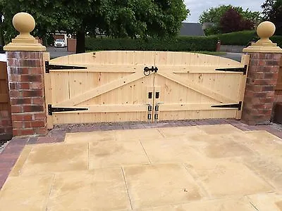 WOODEN DRIVEWAY GATES! 4FT HIGHEST POINT X 10FT WIDE (TOTAL) • £385