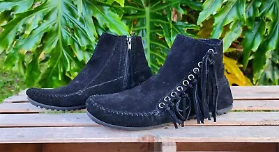 Minnetonka Boots Womens Size 8 Moccasin Ankle Lacy Black Suede Fringe • £38.50